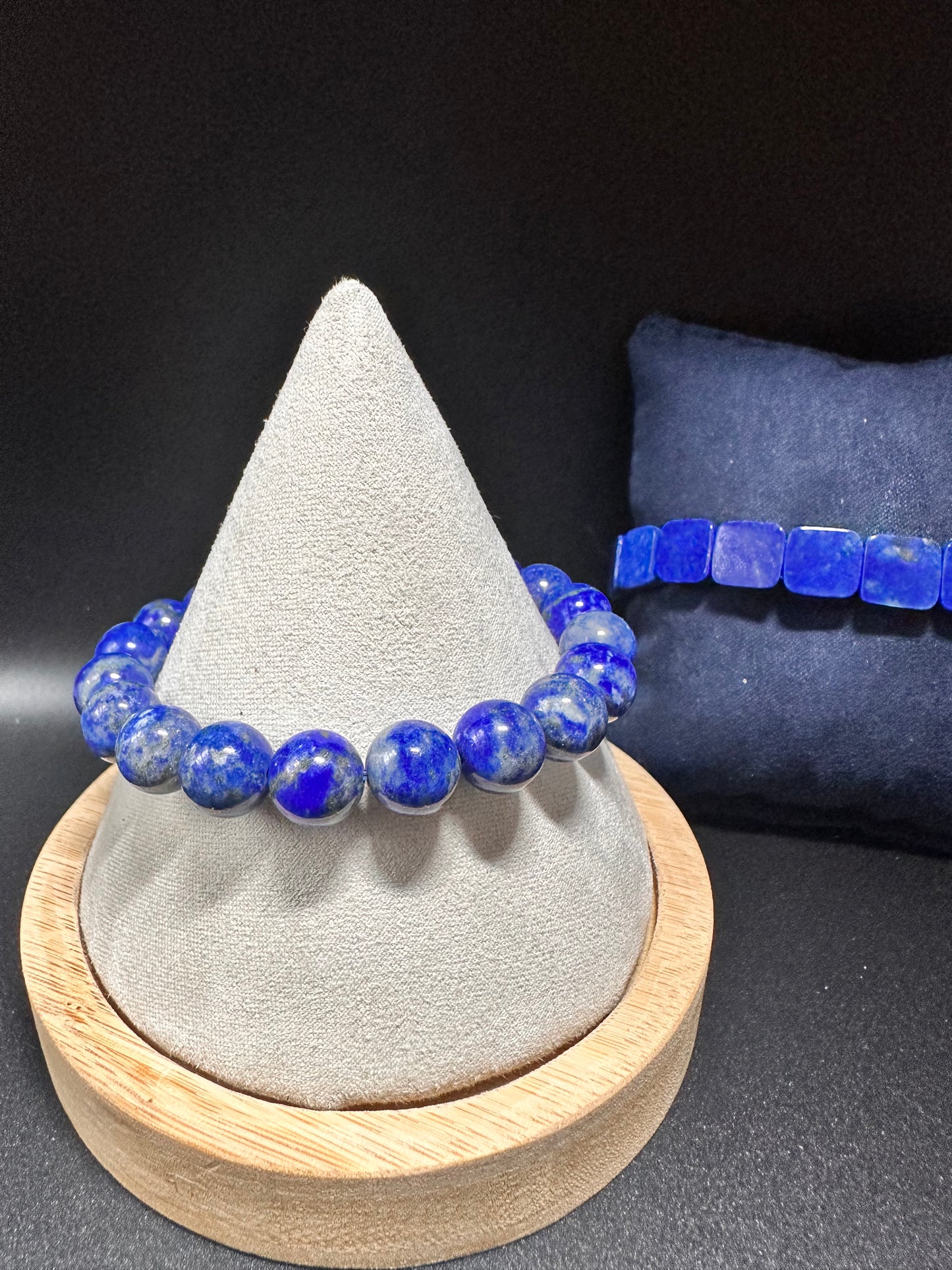 Lapis Lazuli-10.5mm bracelet